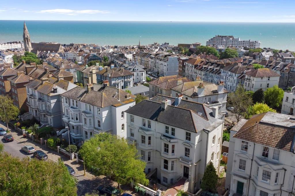 Ferienwohnung Luxurious Victorian, A Few Minutes From The Beach - Sleeps 2 Adults And Up To 3 Children St Leonards-on-Sea Exterior foto